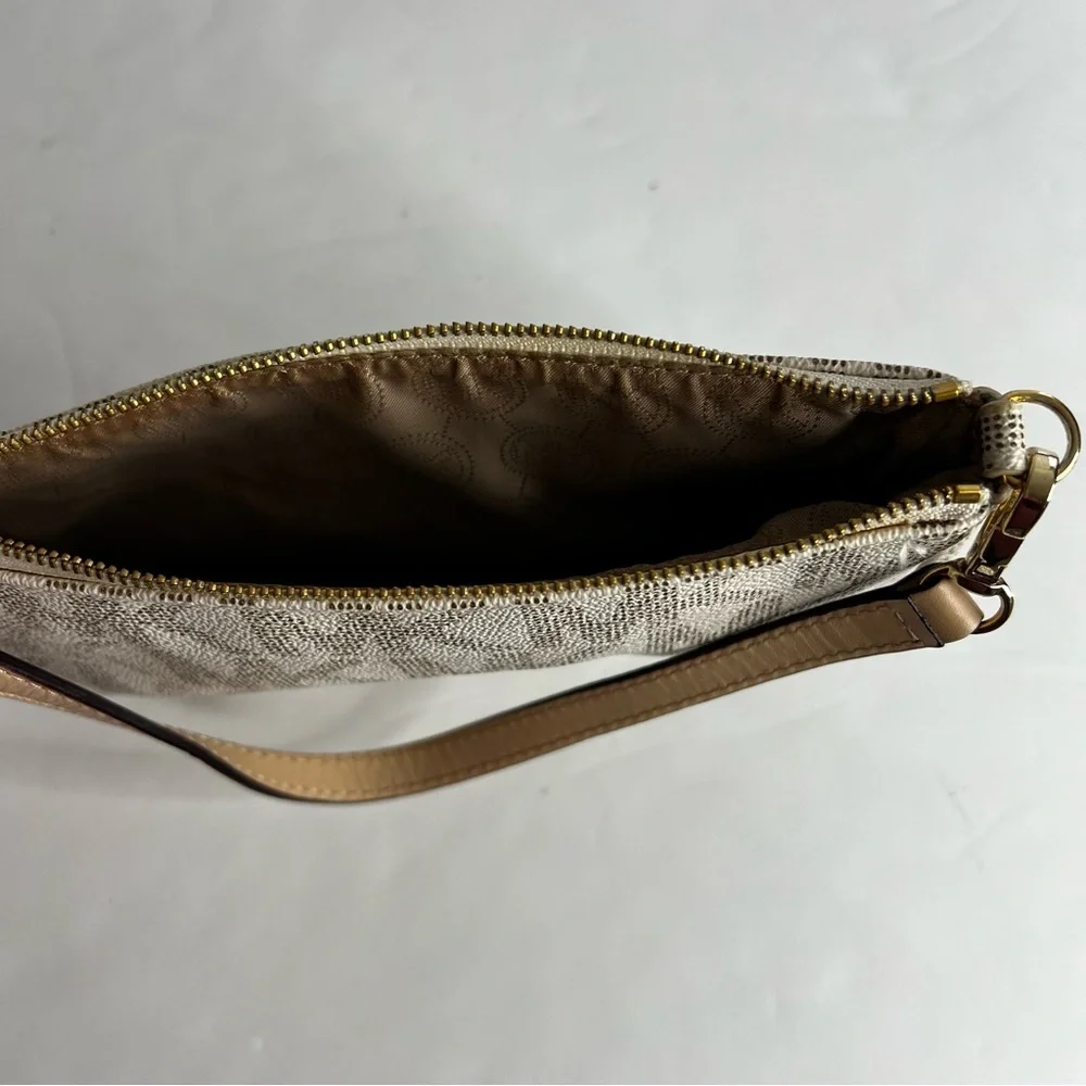 Michael Michael Kors Women’s Jet Set Monogram Handbag Tan & Brown Flaws/Wear